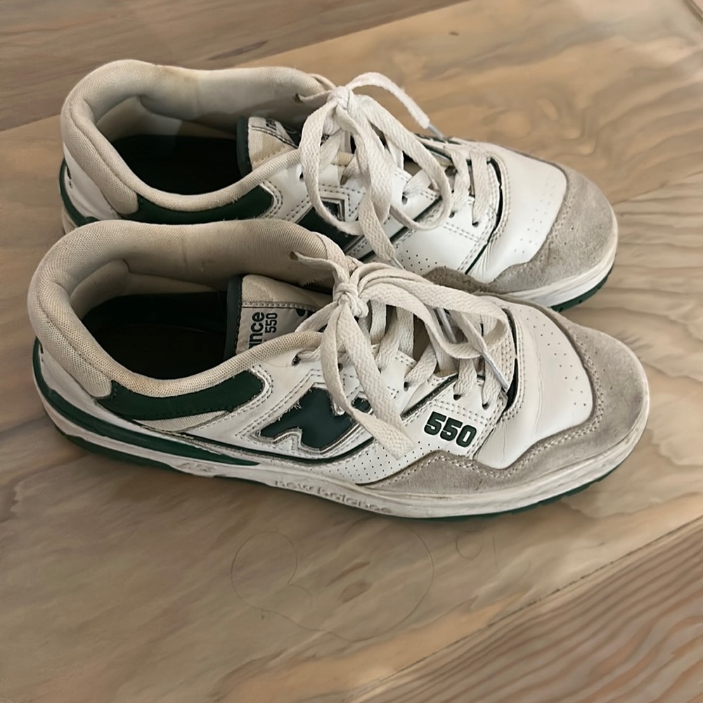 Lightly worn new balance 550 sneakers